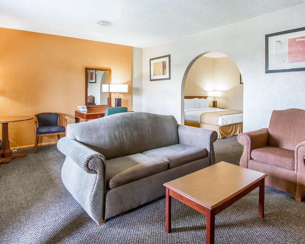 Quality Inn & Suites Goodyear - Phoenix West Oda fotoğraf